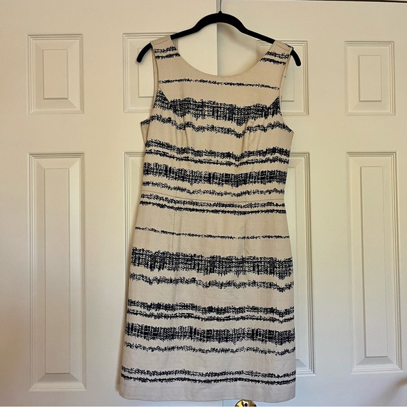 Banana Republic Dresses & Skirts - Banana Republic Navy/Cream Sleeveless Dress Size 6